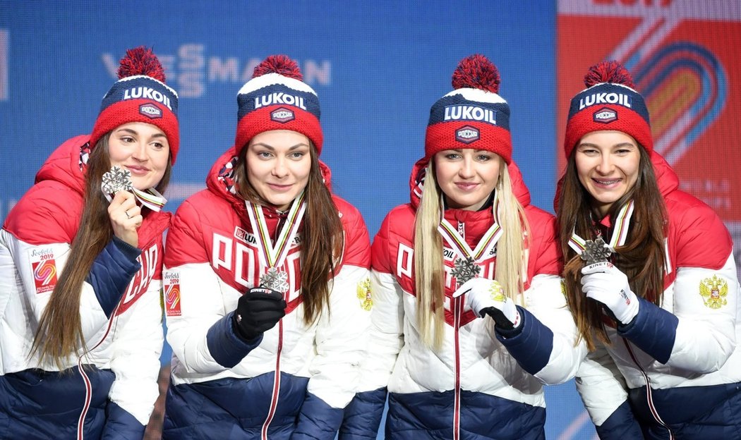 Reprezentantky Ruska skončily na poslední olympiádě v Jižní Koreji třetí ve štafetě. Zcela vlevo Julia Bělorukovová a Anastasia Sedovová