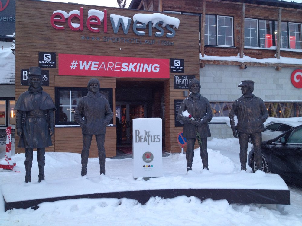 Sochy Beatles v lyžařském středisku Obertauern