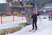 Na Bílé v Beskydech se už lyžuje: Paráda! chválí si lyžaři v roušce