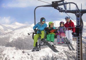 Zhruba 40 % tuzemských lyžařských středisek  zvýší ceny skipasů v průměru o 4 %. (Ilustrační foto)