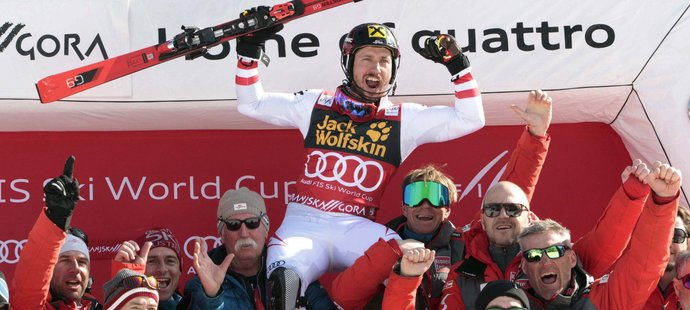 Hirscher posedmé vyhrál SP lyžařů, glóbů už má dohromady 17
