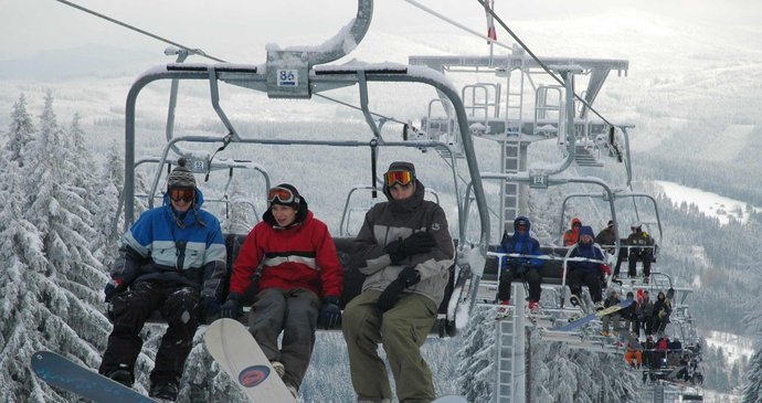 České hory hlásí ideální podmínky na lyžování - jarní prázdniny se mnohým opravdu vydaří!