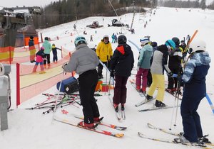 Také Ski areál v Hodoníně u Kunštátu berou lyžaři útokem.