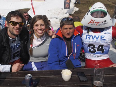 Na novinářském lyžování se sešli běžkař Dušan Kožíšek, snowboardistka Eva Samková, žokej Josef Váňa a rychlostní lyžař Radek Raketa Čermák