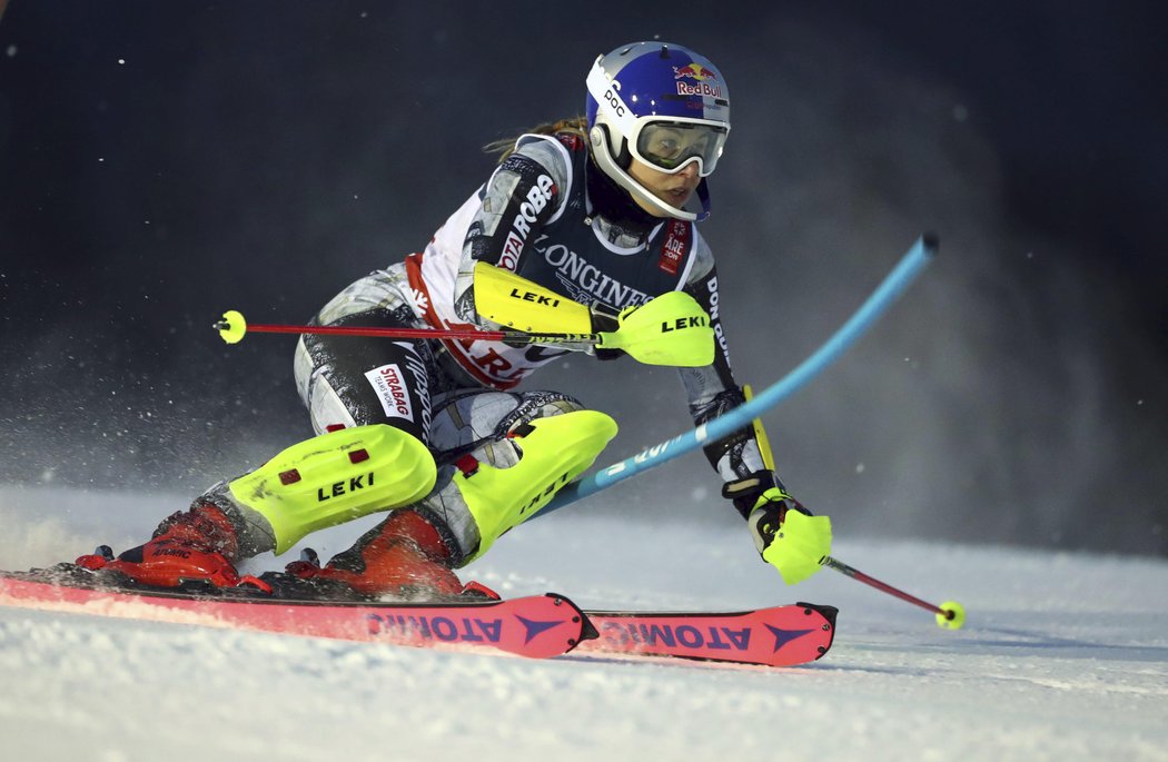 Ester Ledecká na trati při slalomu v rámci kombinace