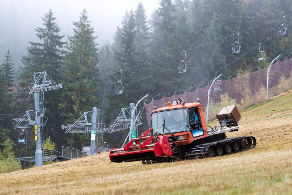 Přípravy na zimní sezonu ve skiareálu ve Špindlerově Mlýně