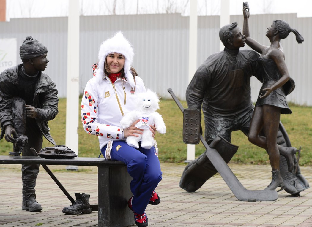 Lyžařka Šárka Strachová zapózovala v olympijské kolekci
