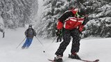 Lyžaři, sněhu je i půl metru! Skiareály v Česku jeden po druhém otevírají brány