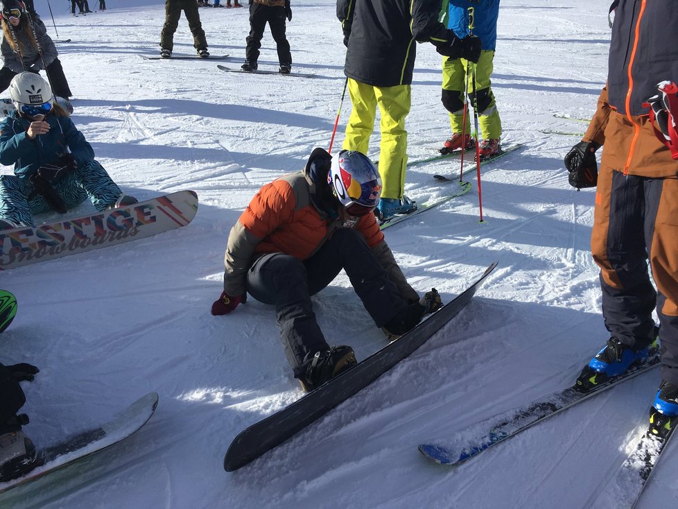 Eva Samková se s Čechy pouze nepozdravila, těm, kteří přijeli na snowboardu totiž ochotně radila, jak se v jízdě zlepšit