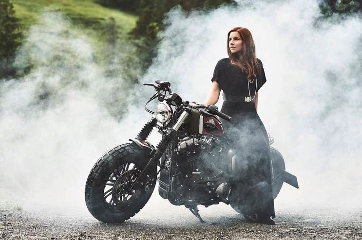 Ženská, jak má být! Tina Weirather miluje motorky.