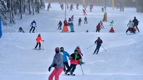 V lyžařských areálech po celém Česku začala sezona (4. 12. 2021)
