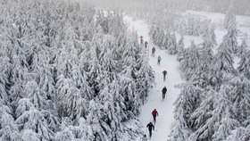 V lyžařských areálech po celém Česku začala sezona (4. 12. 2021)