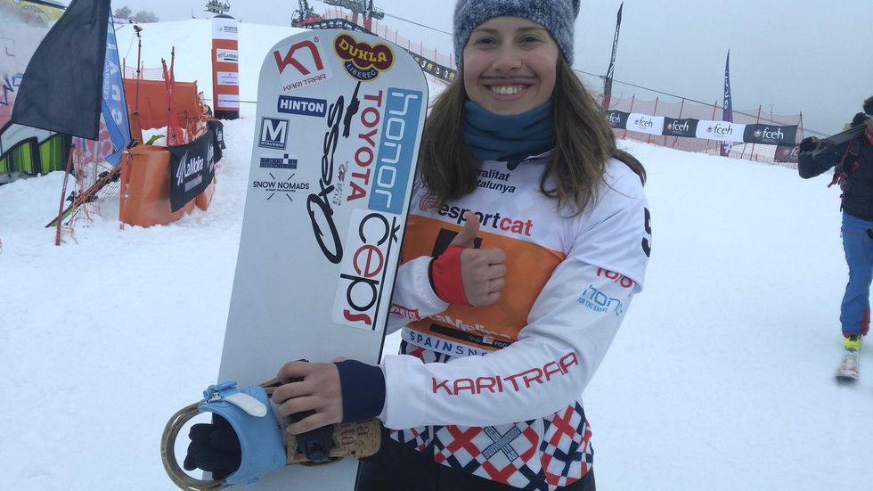 Úsměv v cíli. Eva Samková v generálce na mistrovství světa skončila druhá na Světovém poháru ve snowboadcrossu v La Molině.