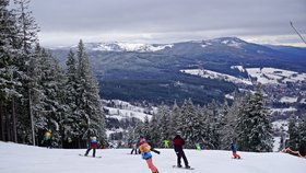 Velký přehled cen skipasů v Česku i zahraničí: Kde se vyplatí nejvíce?