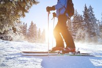 Lyžařská sezona se drží zuby nehty. Velké skiareály pořád jedou