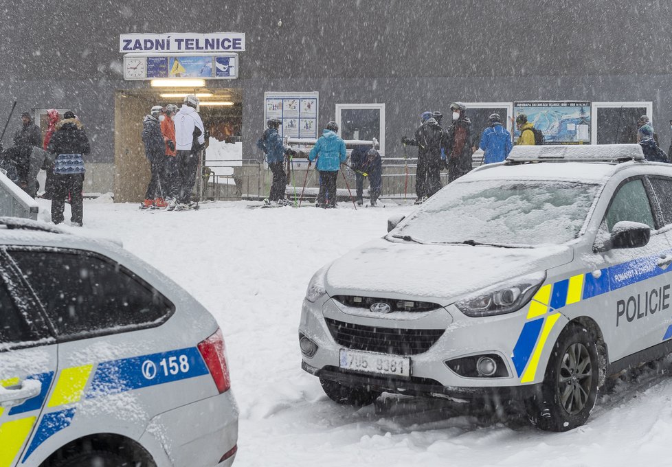 Skiareál Telnice chtěl v sobotu 23. 1. 2021 otevřít, zatrhla to ale policie.