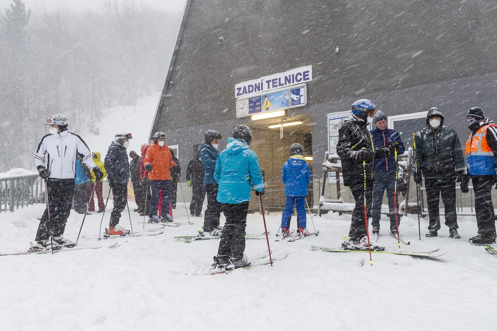 Skiareál Telnice chtěl v sobotu 23.1.2021 otevřít, zatrhla to ale policie.