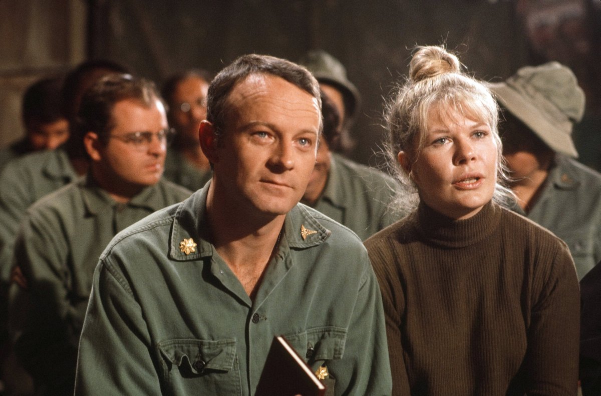 Larry Linville (78) alias major Frank Burns