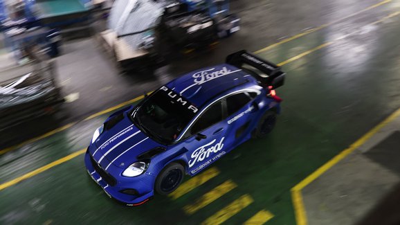 Ford nasadí ve WRC malé SUV. Nová Puma Rally1 se představuje ve stylu Gymkhany