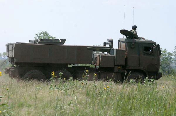 M142 High Mobility Artillery Rocket System (HIMARS)