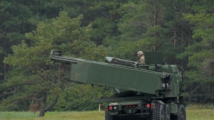 Americký raketomet M142 systému HIMARS během cvičení v Lotyšsku