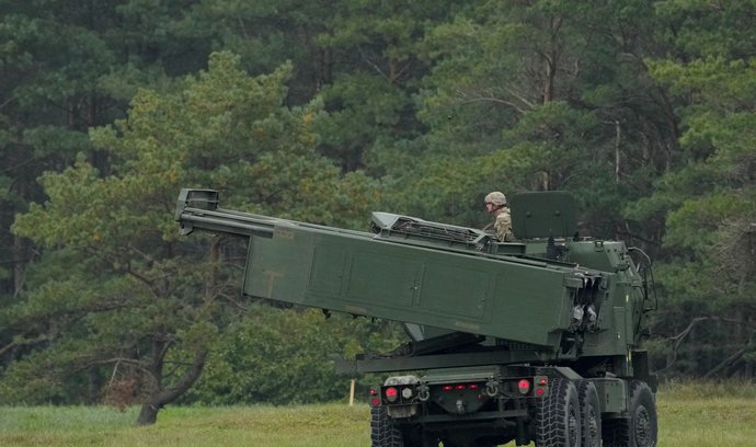 Americký raketomet M142 systému HIMARS během cvičení v Lotyšsku