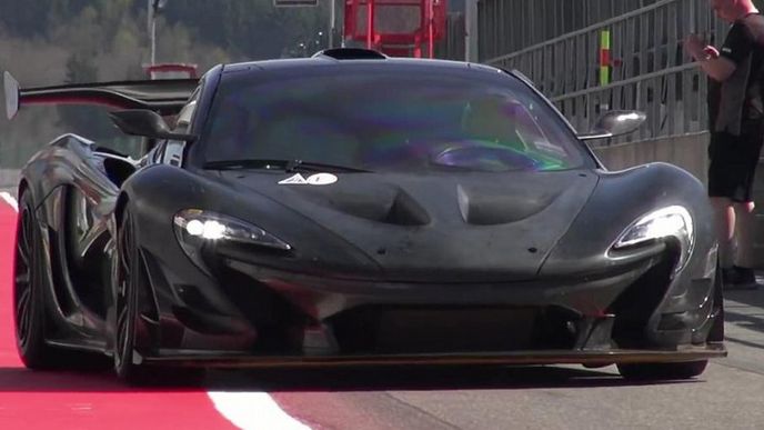 Má lepší zvuk McLaren P1 GTR, nebo Ferrari FXX K?