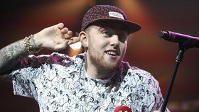 Zemřel rapper Mac Miller, bývalý přítel Ariany Grande. Jeho tělo bylo nalezeno v jeho ložnici.