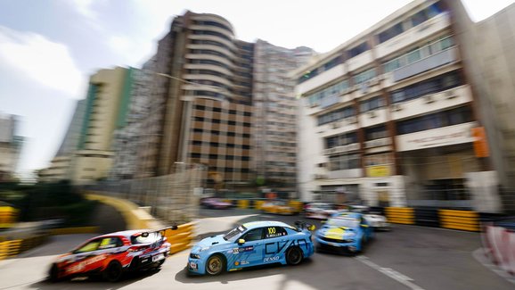 Grand Prix Macao: Jak se závodí na nejužší trať na světě?