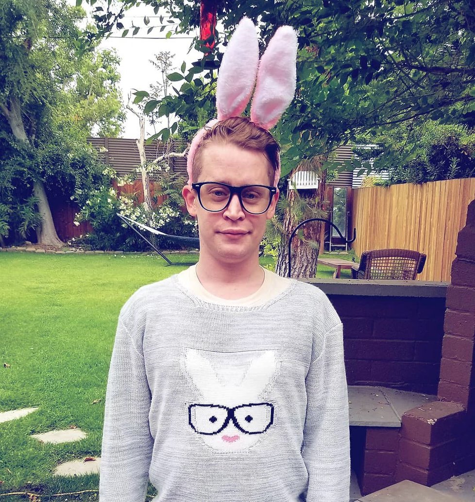 Macaulay Culkin propaguje svou značku Bunny Ears.