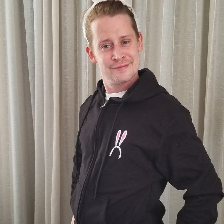 Macaulay Culkin propaguje svou značku Bunny Ears