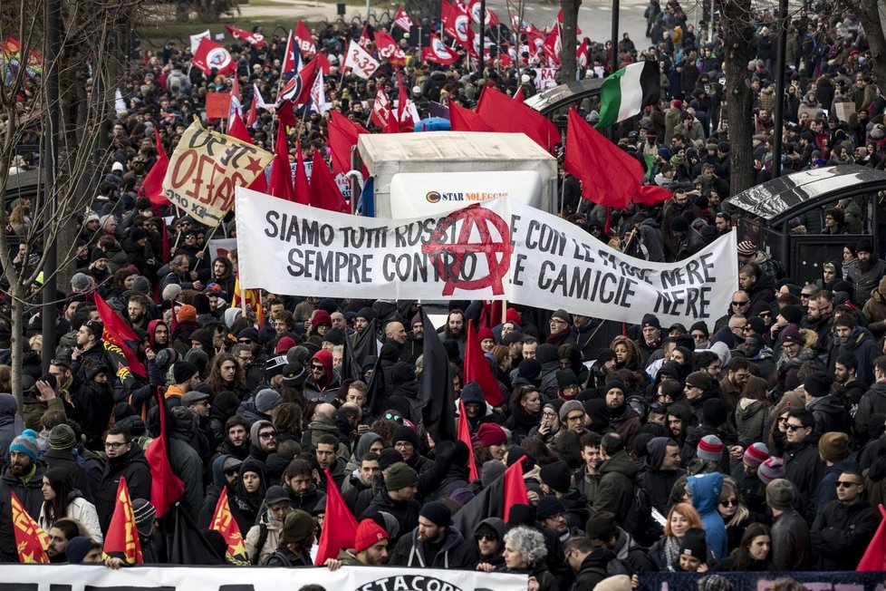 Italské město Macerata zaplavilo v sobotu 10. února 30 tisíc demonstrantů, ti v reakci na událost, kdy bylo ve městě postřeleno šest cizinců černé barvy pleti, jako „pomsta“ za vraždu Pamely Mastropietrové.