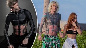 Snoubenec Megan Foxové Machine Gun Kelly si nechal zakrýt starší tetování.