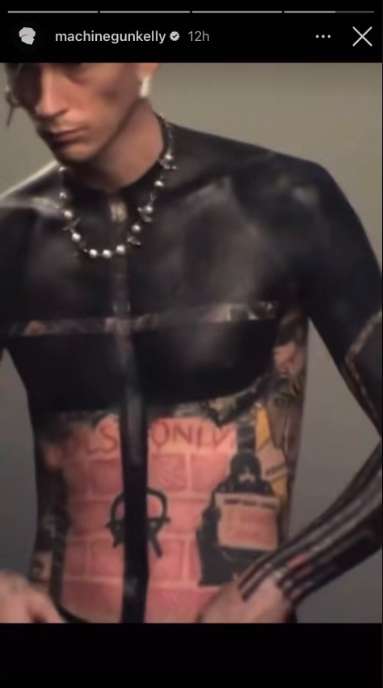 Machine Gun Kelly si pořídil nové tetování.