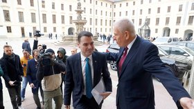 Za Petrem Pavlem na Hrad dorazil Petr Macinka (Motoristé sobě)