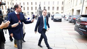 Za Petrem Pavlem na Hrad dorazil Petr Macinka (Motoristé sobě)