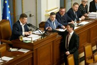Jak snížit schodek? Okamura přišel s plánem, se kterým Macinka tvrdě narazil