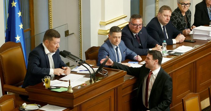 Petr Macinka a Tomio Okamura ve Sněmovně (27. 1. 2026)
