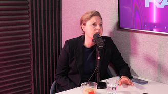 Předávkovali jsme se Macinkou: Párky, matriarchát ve Zrádcích a Crazy Frog na LSD Předávkovali jsme se Macinkou: Párky, matriarchát ve Zrádcích a Crazy Frog na LSD