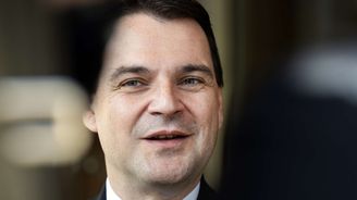 Další Macinkův přešlap: Ministr zahraničí naletěl a poslal falešnému nigerijskému princi 50 milionů Další Macinkův přešlap: Ministr zahraničí naletěl a poslal falešnému nigerijskému princi 50 milionů