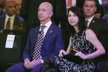 Zakladatel Amazonu Jeff Bezos s manželkou MacKenzie 