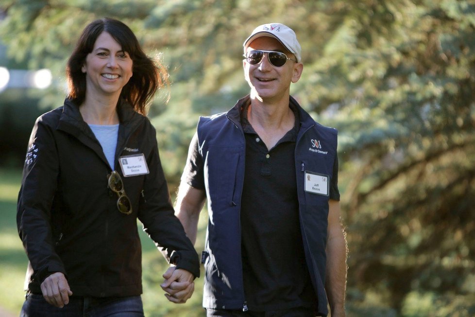 Zakladatel Amazonu Jeff Bezos s exmanželkou MacKenzie