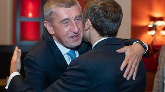 Babiš odjel do Francie vyřešit s Macronem válku na Ukrajině, inflaci a představit se tam jako prezident