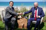 Francouzský prezident Emmanuel Macron a jeho americký protějšek Joe Biden na summitu zemí G7 (12. 6. 2021)