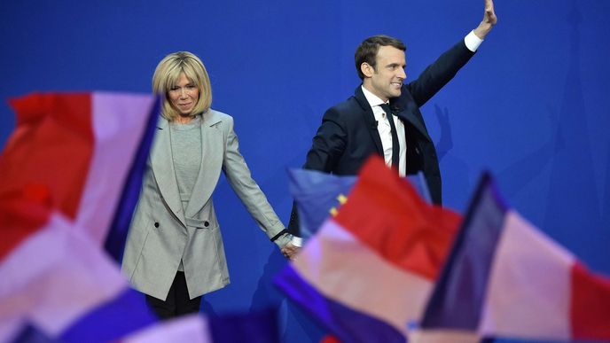 Emmanuel Macron s manželkou Brigitte.