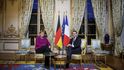 Francouzský prezident Emmanuel Macron přijal v Elysejském paláci německou kancléřku Angelu Merkelovou