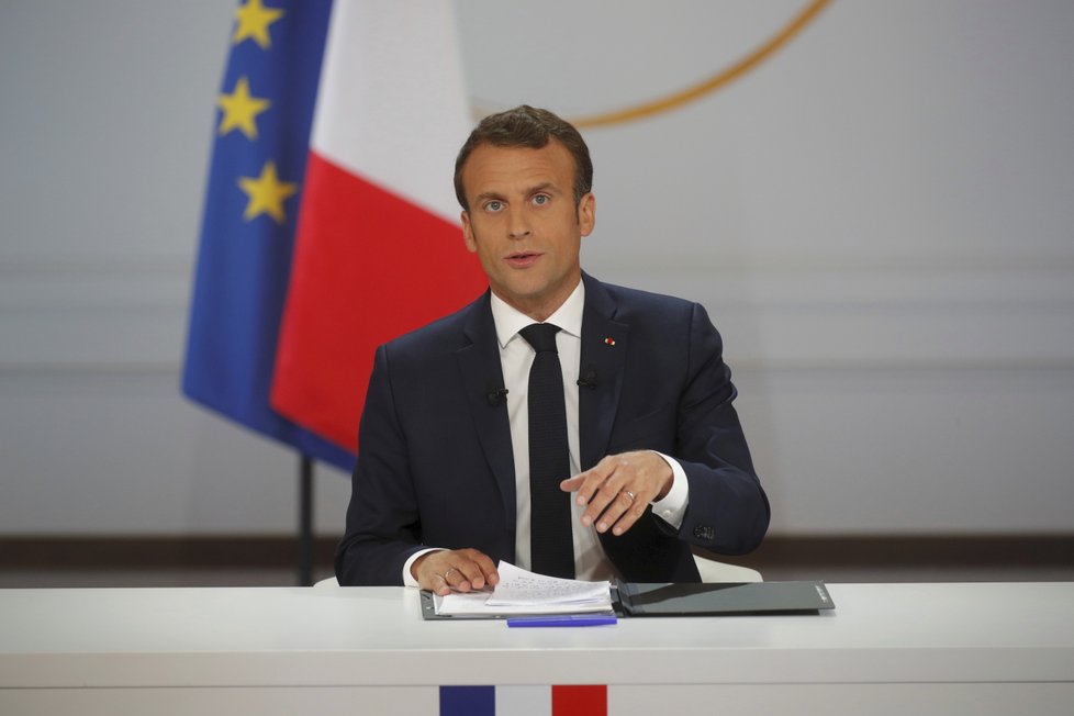 Prezident Emanuel Macron během svého projevu v Elysejském paláci (25. 4. 2019)