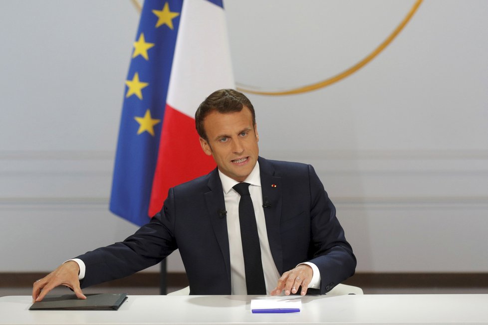 Prezident Emanuel Macron během svého projevu v Elysejském paláci (25. 4. 2019)