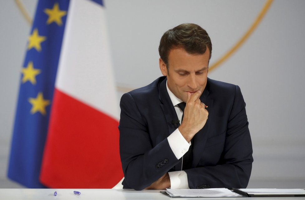 Prezident Emanuel Macron během svého projevu v Elysejském paláci (25. 4. 2019)