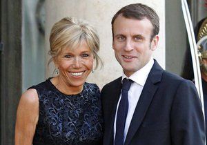 Francouzský prezident Emmanuel Macron s manželkou